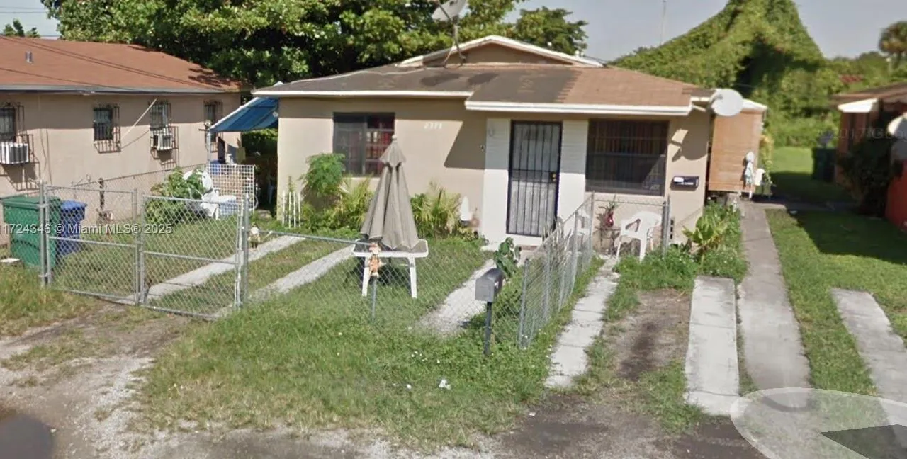 2373 NW 61st St, Miami FL 33142