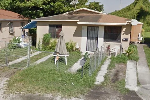 2373 NW 61st St, Miami FL 33142