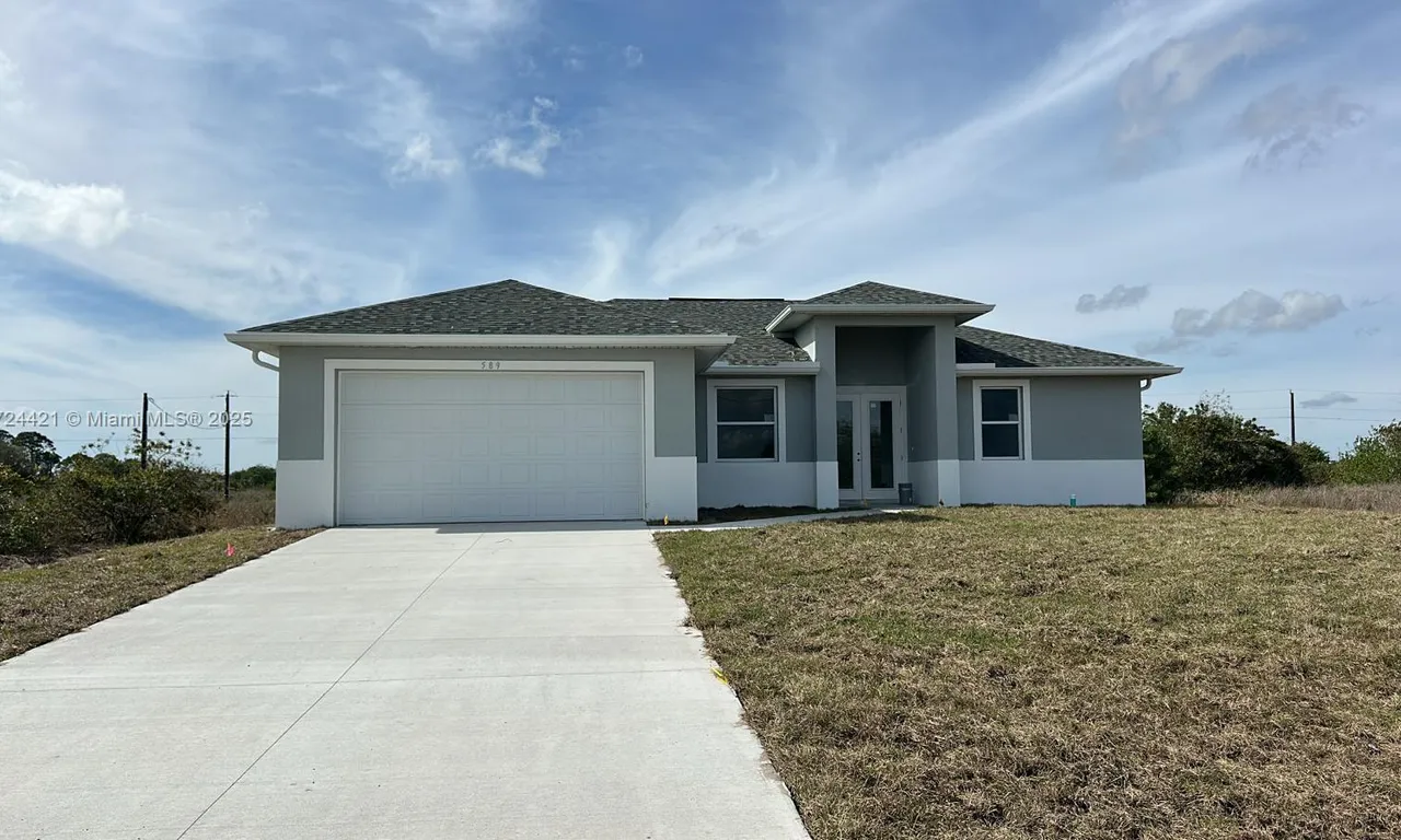 589 David Cir, La Belle FL 33935