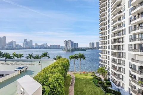 3530 Mystic Pointe Dr # 710, Aventura FL 33180