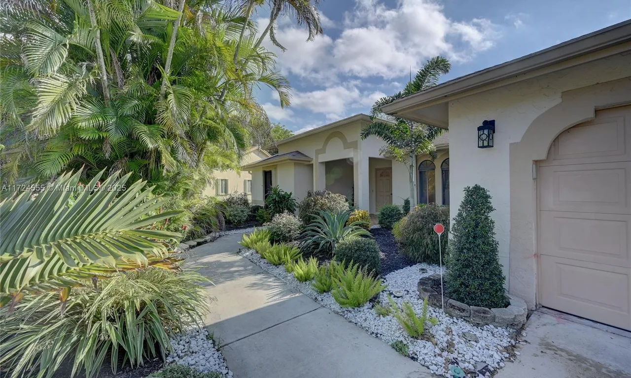 2530 Riviera Dr, Delray Beach FL 33445