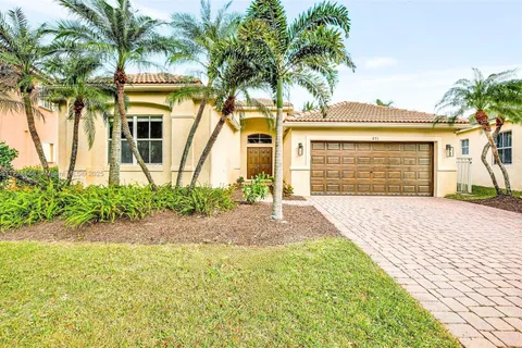 671 Nandina Dr, Weston FL 33327