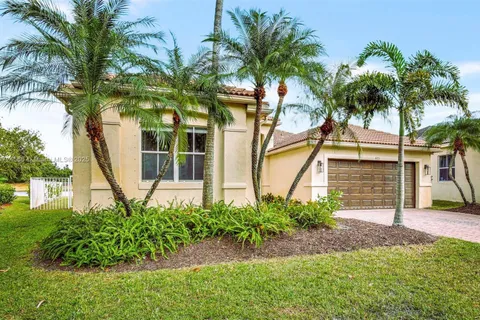 671 Nandina Dr, Weston FL 33327