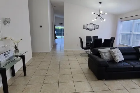 853 Lockbreeze DR, Davenport FL 33897