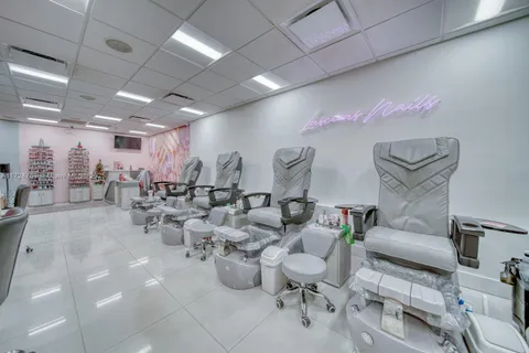 Thriving Nail Salon & Spa In Hialeah, Hialeah FL 33012