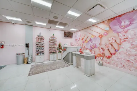 Thriving Nail Salon & Spa In Hialeah, Hialeah FL 33012