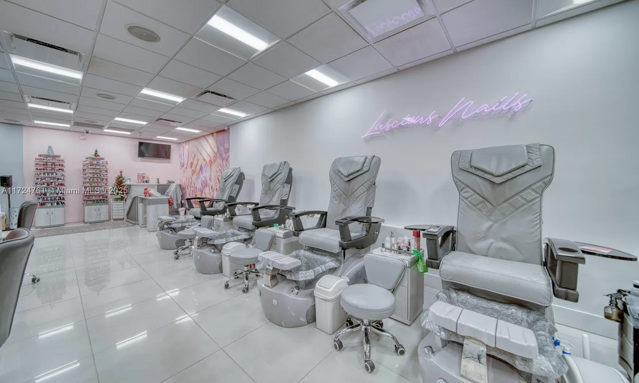 Thriving Nail Salon & Spa In Hialeah, Hialeah FL 33012