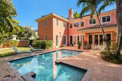 3210 Treasure Trove Ln, Miami FL 33133