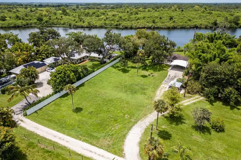 2030 Fort Denaud Rd, La Belle FL 33935