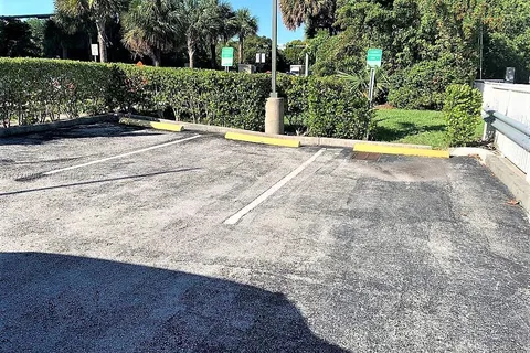 3375 N Country Club Dr, Slip 23, Aventura FL 33180