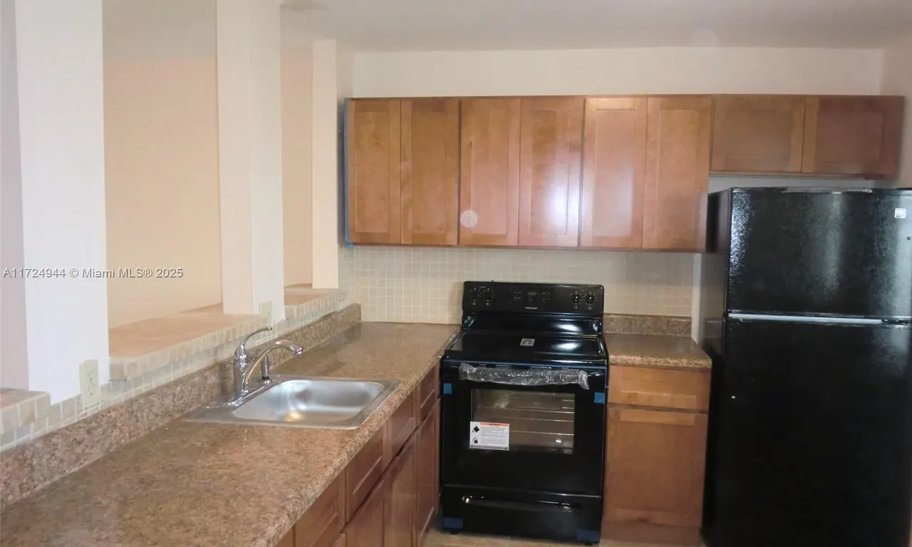 218 NE 12th Ave # 507, Hallandale Beach FL 33009