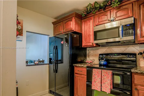 8130 Sunrise Lakes Blvd # 111, Sunrise FL 33322