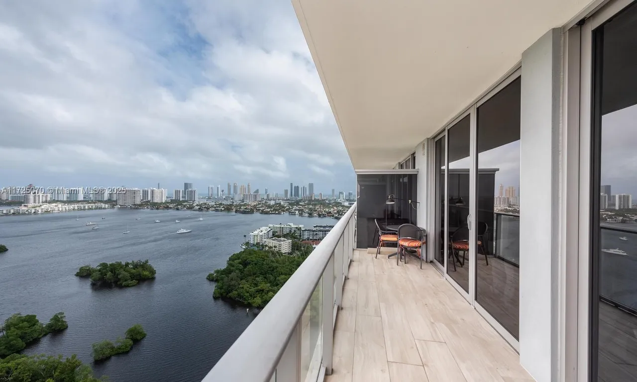 16385 Biscayne Blvd # 2904, North Miami Beach FL 33160