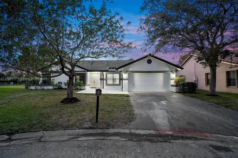 2070 NW 86th Ter, Coral Springs FL 33071