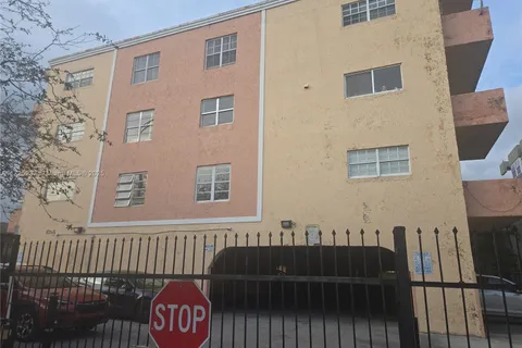 1055 W 77th St, Hialeah FL 33014