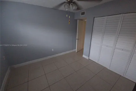 1055 W 77th St, Hialeah FL 33014