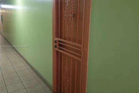 1055 W 77th St, Hialeah FL 33014