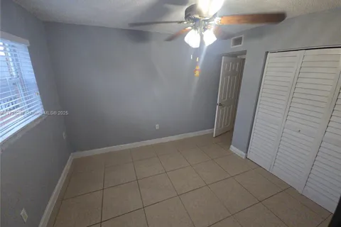 1055 W 77th St, Hialeah FL 33014