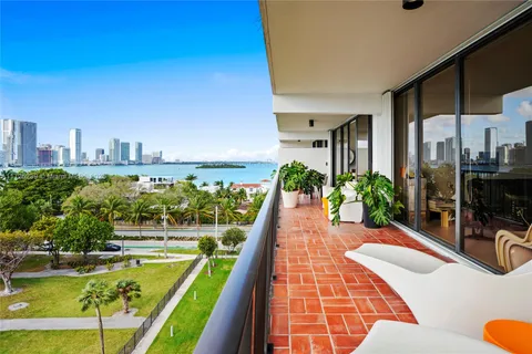 1000 Venetian Way # 706, Miami FL 33139