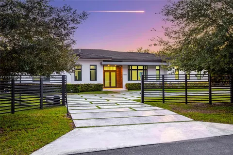 11300 SW 80th Rd, Pinecrest FL 33156