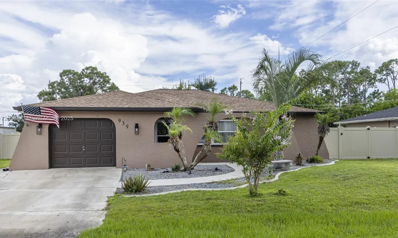 939 NW Silver Springs Terrace, Port Charlotte FL 33948