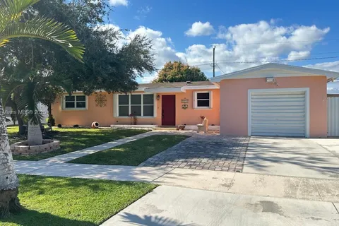 9271 Martinique Dr, Cutler Bay FL 33189