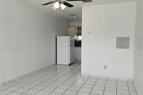 130 W 13th St # 9, Hialeah FL 33010