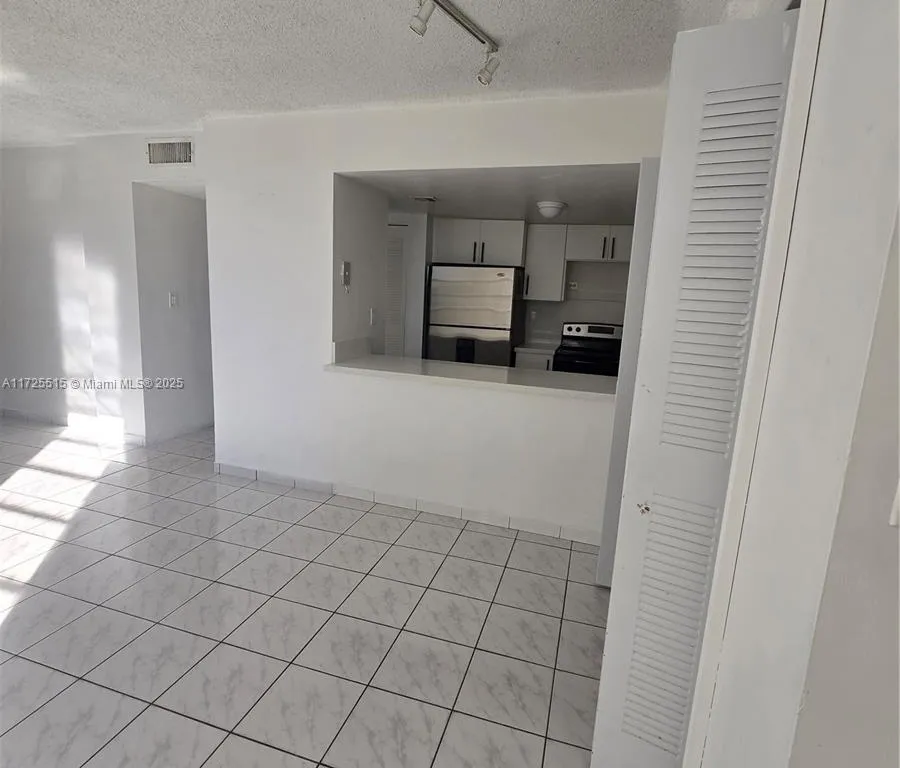 8897 Fontainebleau Blvd # 302, Miami FL 33172