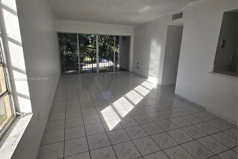 8897 Fontainebleau Blvd # 302, Miami FL 33172