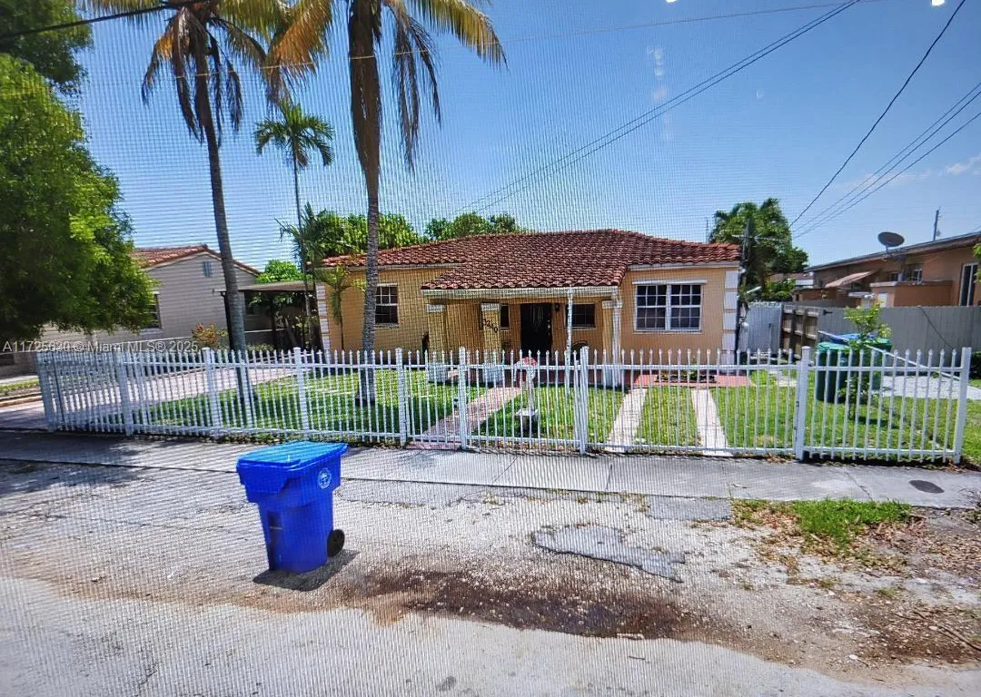 3240 NW 18th St, Miami FL 33125