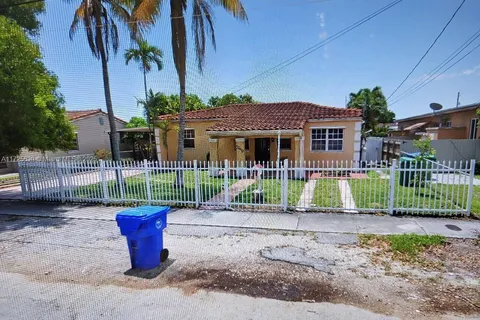 3240 NW 18th St, Miami FL 33125