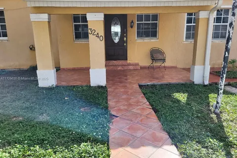 3240 NW 18th St, Miami FL 33125