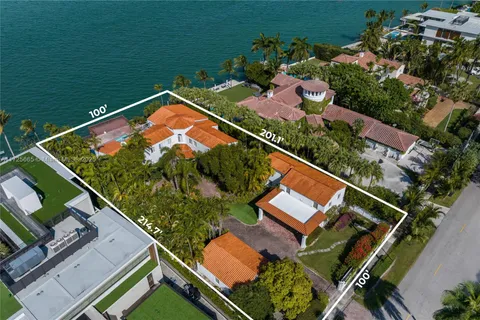 4744 N Bay Rd, Miami Beach FL 33140