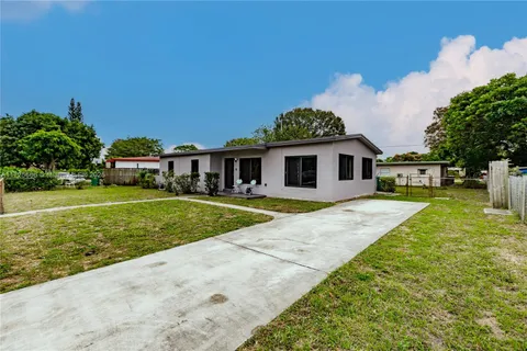 3320 NW 7th Ct, Lauderhill FL 33311