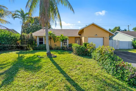 8610 NW 45th St, Lauderhill FL 33351