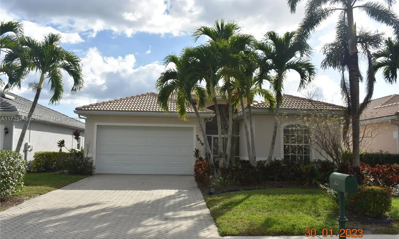 7639 Berkshire Point Dr, Naples FL 34104