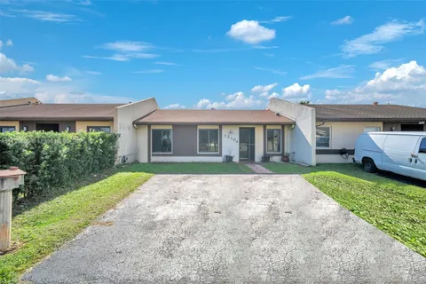 12104 SW 110th St Cir S, Miami FL 33186