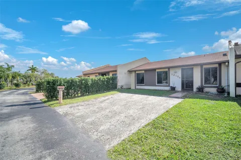 12104 SW 110th St Cir S, Miami FL 33186