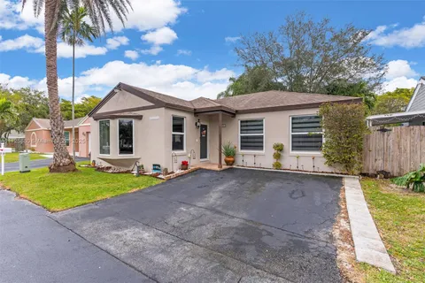 22211 SW 99th Ct, Cutler Bay FL 33190