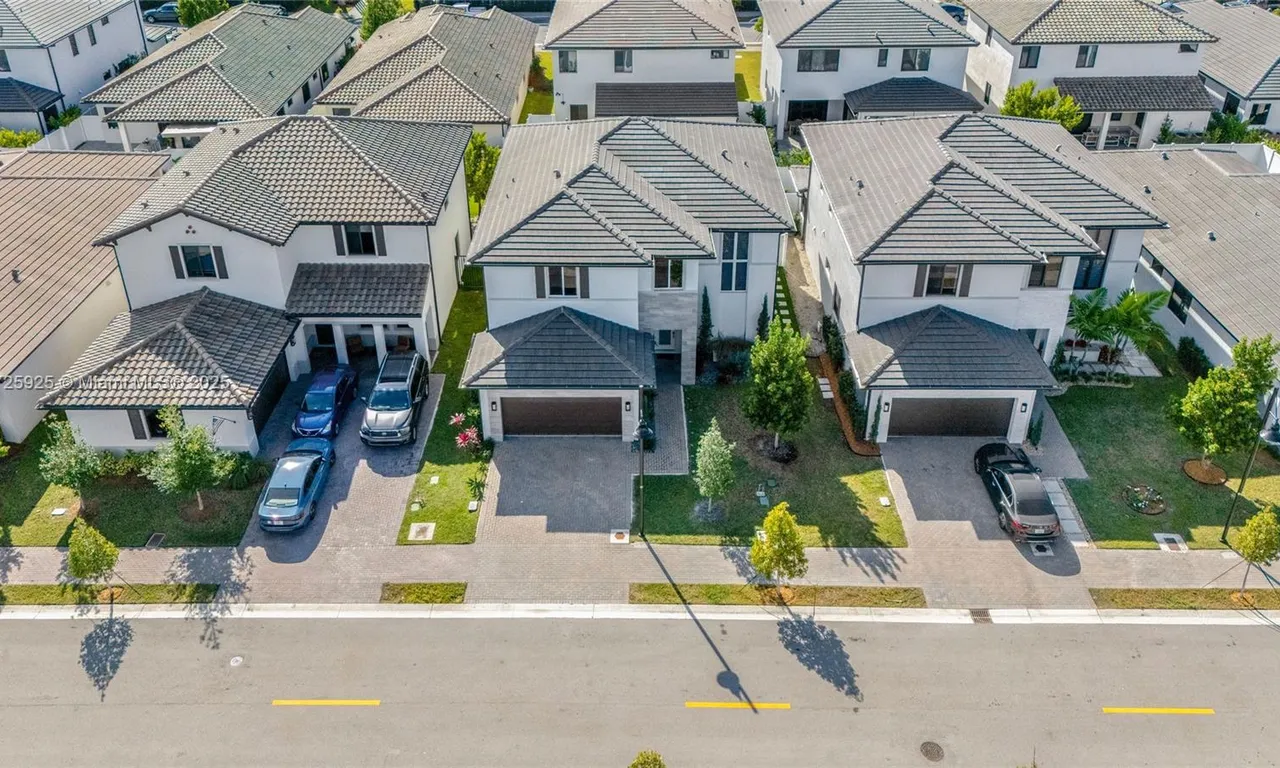 8110 NW 46th Ter, Doral FL 33166