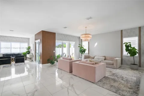 8110 NW 46th Ter, Doral FL 33166