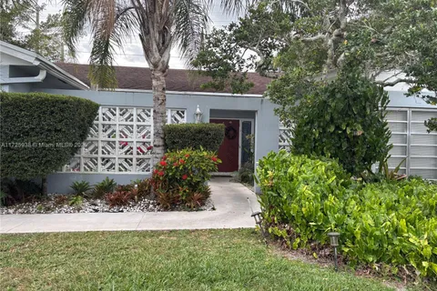 4609 Bayberry Ln, Tamarac FL 33319