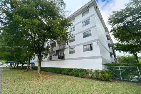 8950 NE 8th Ave # 204, Miami FL 33138