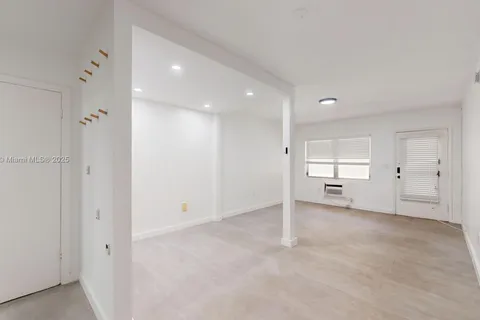 75 Washington Ave # 8, Miami Beach FL 33139