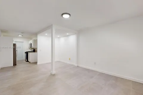 75 Washington Ave # 8, Miami Beach FL 33139