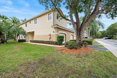 2267 Cordoba Bnd, Weston FL 33327