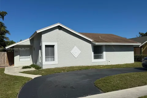 8221 SW 4th Ct, North Lauderdale FL 33068