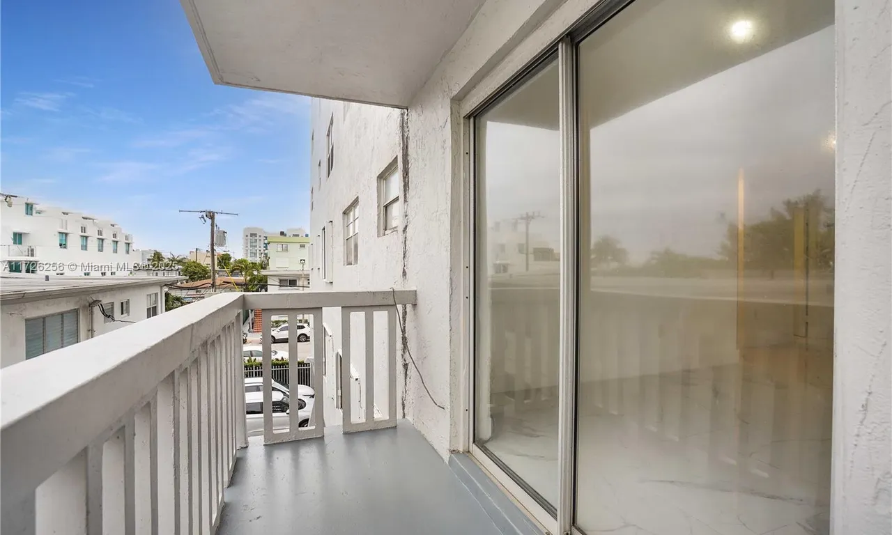 7620 Carlyle Ave # 308, Miami Beach FL 33141