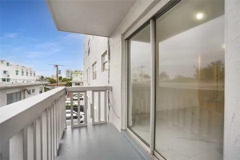 7620 Carlyle Ave # 308, Miami Beach FL 33141