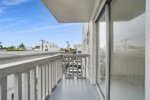 7620 Carlyle Ave # 308, Miami Beach FL 33141